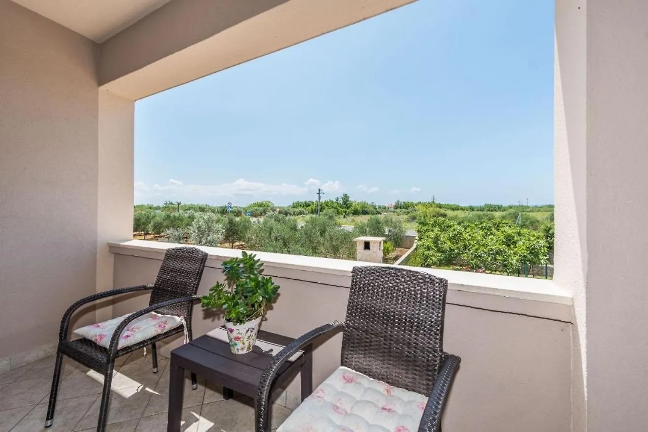 Family Friendly Apartments Kim - By Ta Leut Agency Privlaka