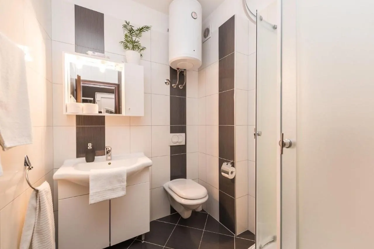 Family Friendly Apartments Kim - By Ta Leut Agency Privlaka  Croatia