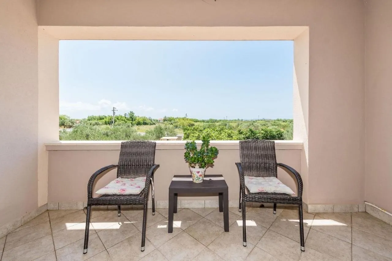 Family Friendly Apartments Kim - By Ta Leut Agency Privlaka