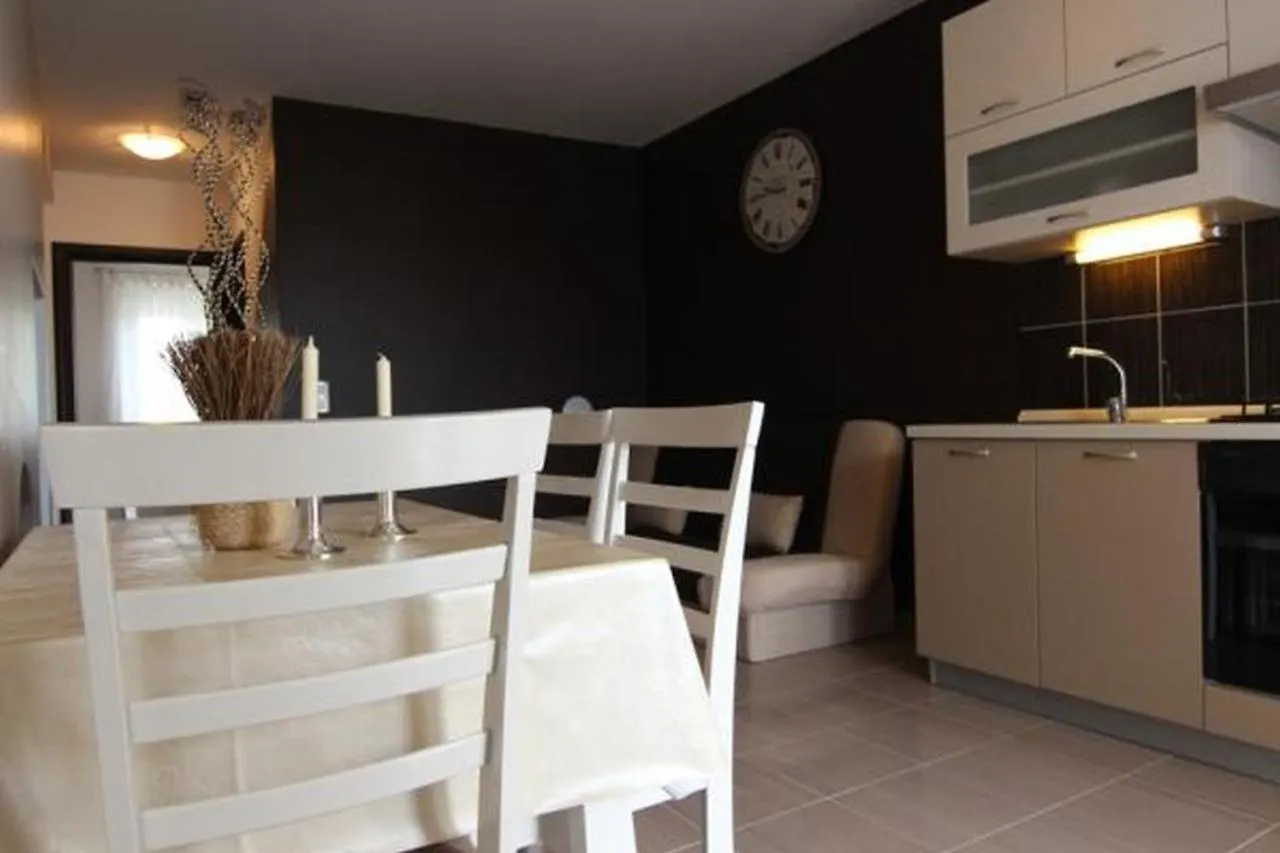 Family Friendly Apartments Kim - By Ta Leut Agency Privlaka