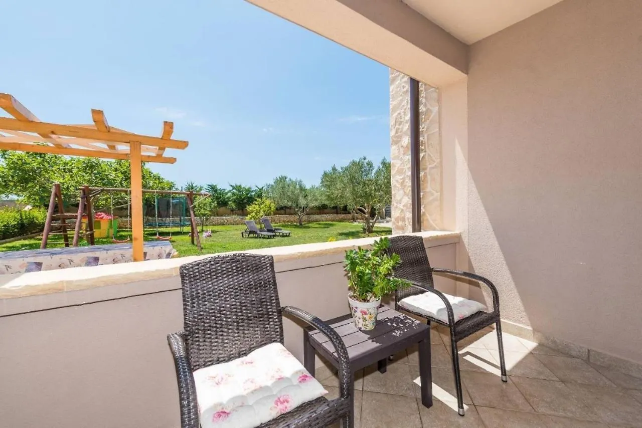 Family Friendly Apartments Kim - By Ta Leut Agency Privlaka