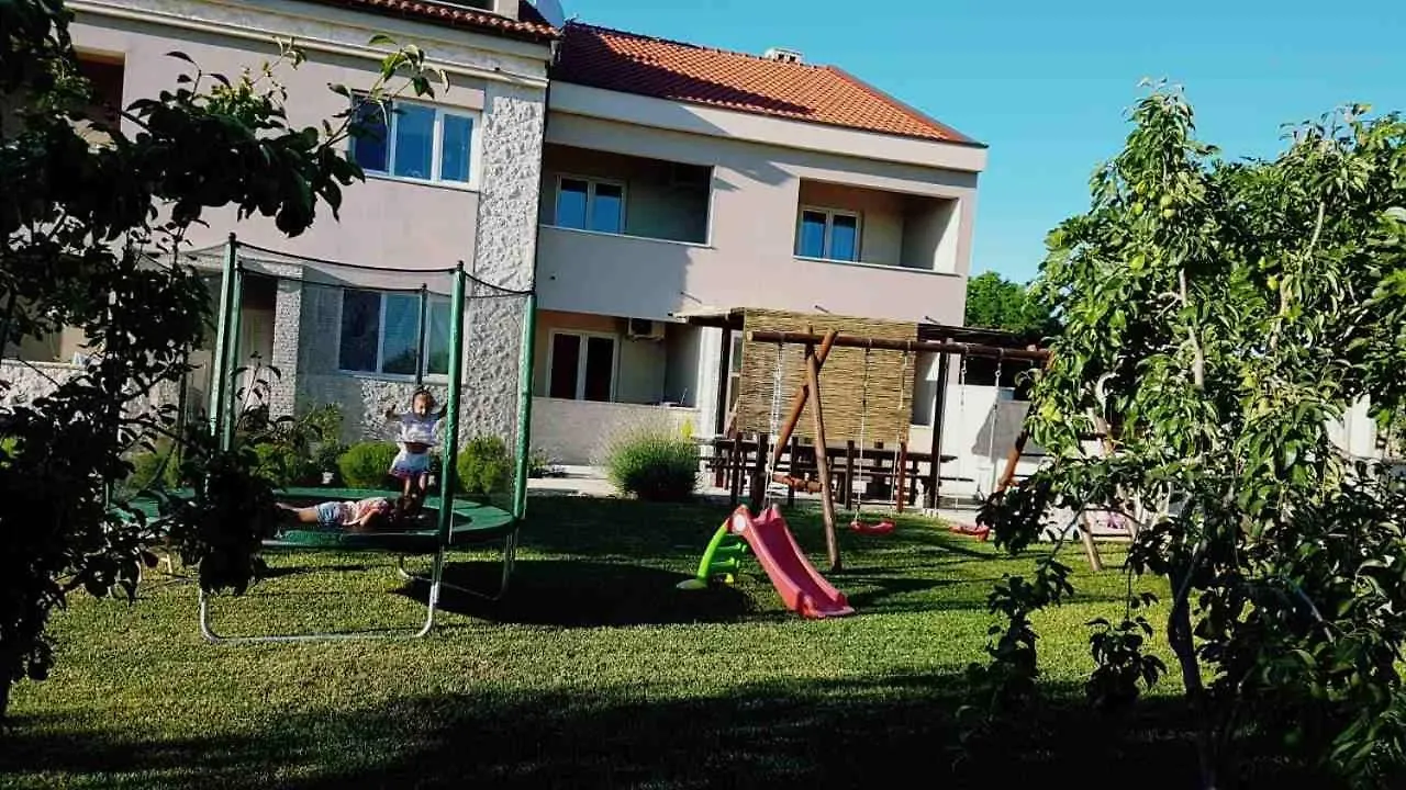 Family Friendly Apartments Kim - By Ta Leut Agency Privlaka