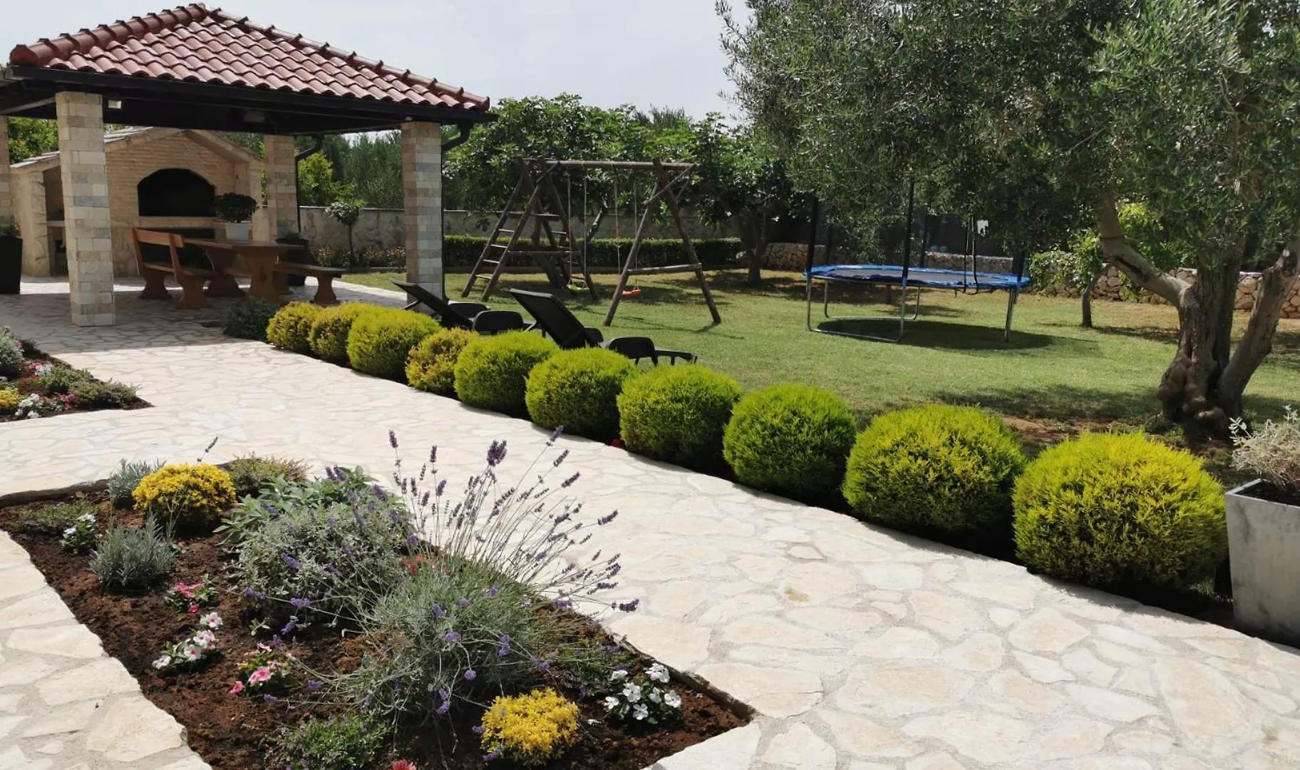 Family Friendly Apartments Kim - By Ta Leut Agency Privlaka  Croatia