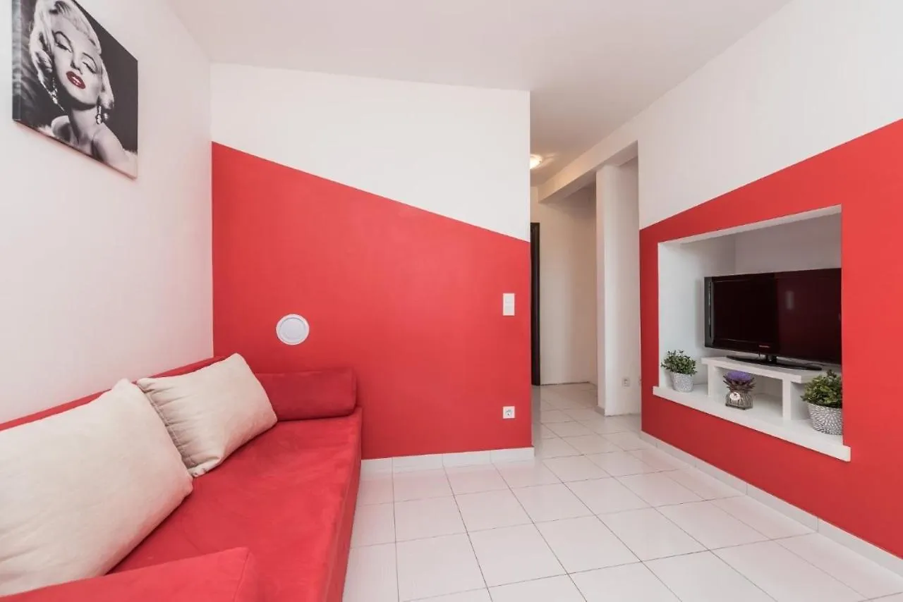 Family Friendly Apartments Kim - By Ta Leut Agency Privlaka