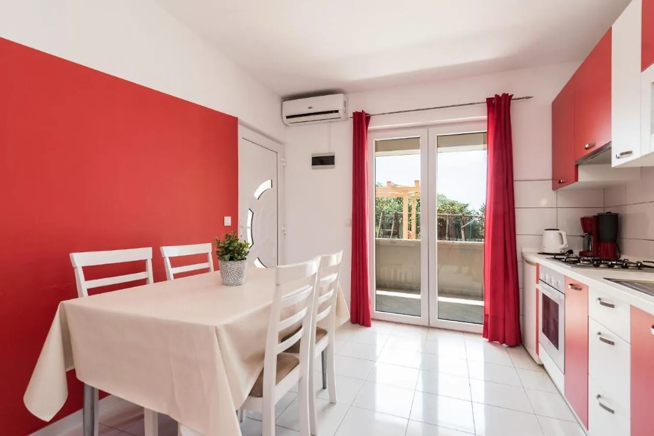 Family Friendly Apartments Kim - By Ta Leut Agency Privlaka  Privlaka (Zadar)